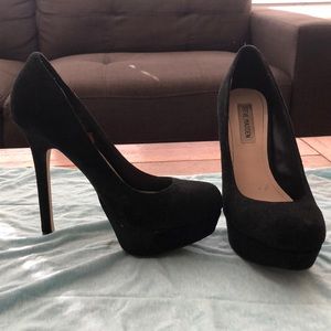 Steve Madden Black platform pumps